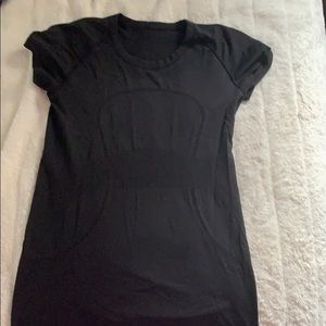 Lululemon swiftly tech black shirt.